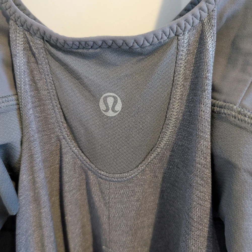 Lululemon/Gray Sport Top sz 8 - Picture 6 of 6
